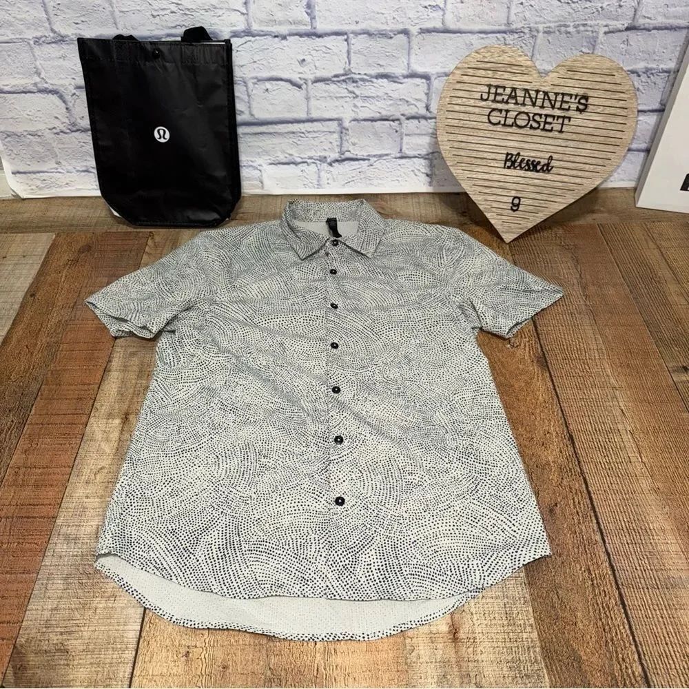 Lululemon Airing Easy Short Sleeve Buttondown
Spirited Silverstone True Navy M